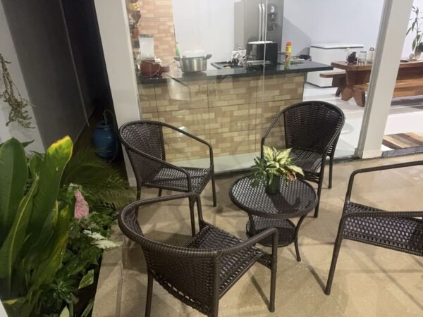 Conjunto 4 cadeiras e 1 mesa de centro em fibra sintética - Imagem 3